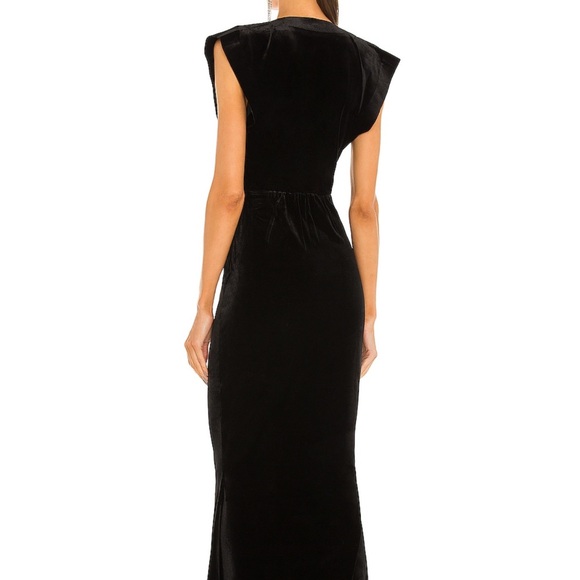 Elegant Black Evening Gown - Picture 2 of 3